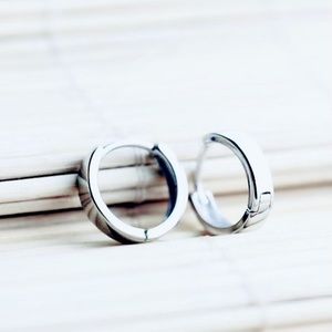 14K White Gold Huggie Hoop Earrings